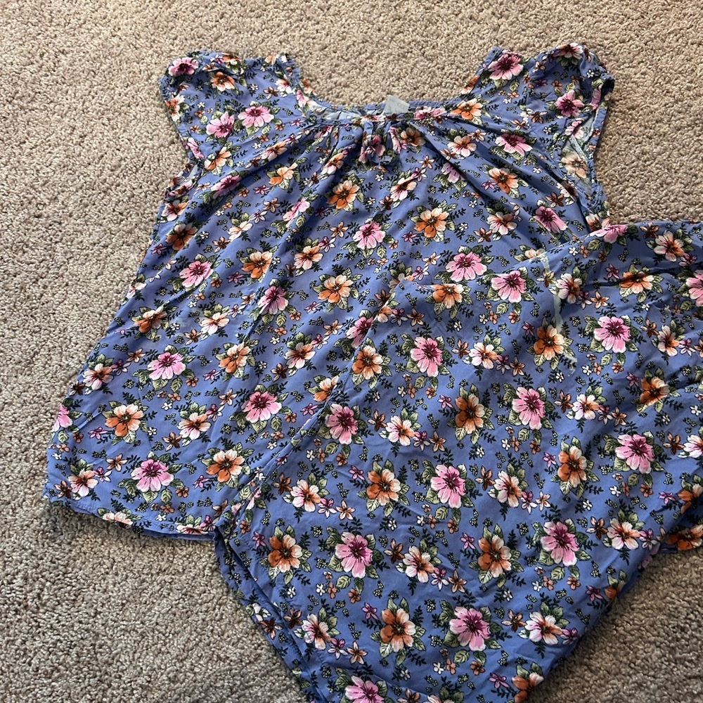 Tku La Floral Blue Top and Bermuda shorts
PJ Set

Size 4X